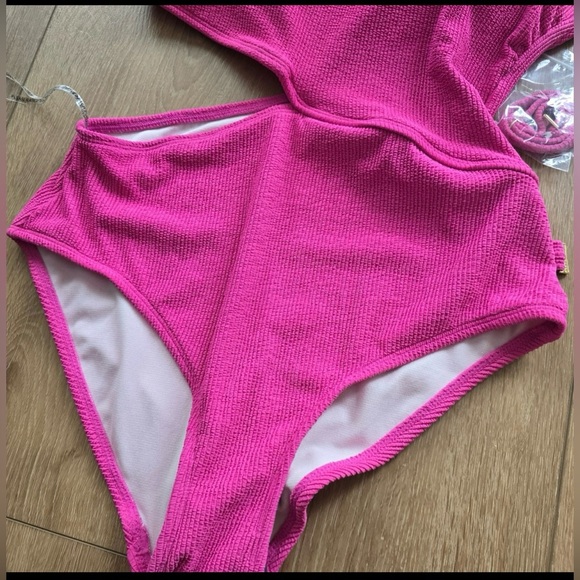 - NWT Michael Kors Women's One-Shoulder Side-Cutout Swimsuit Cerise size 14 - Picture 5 of 7